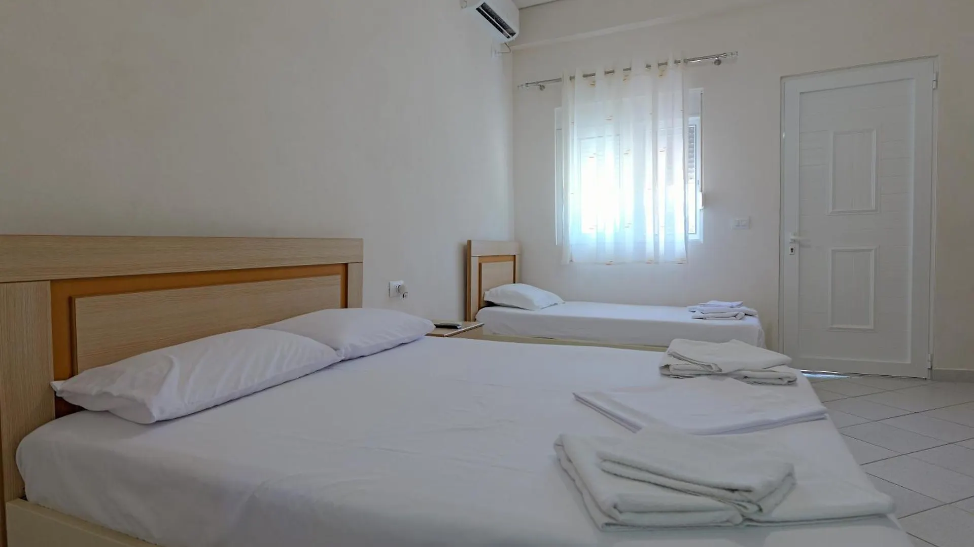 Flower Vila Sarande 0*,