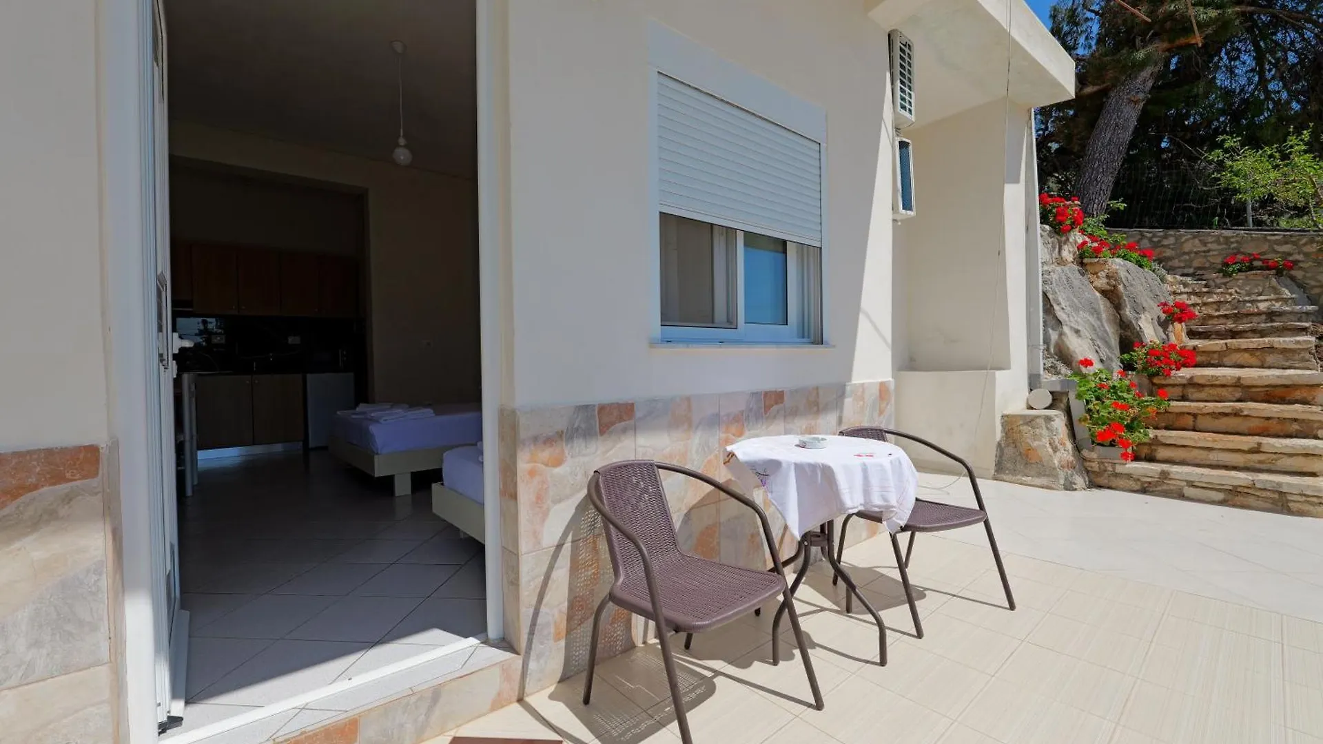 Flower Vila Sarande 0*,